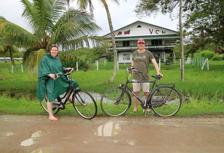 Plantagetoer per fiets en boot